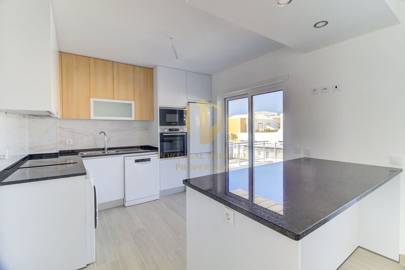Apartamento novo T1 Vila Nova de Cacela Vila Real de Santo António - terraço, condomínio privado, garagem, piscina, bbq, zonas verdes, ar condicionado, painéis solares