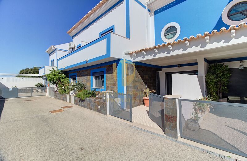 House excellent condition V3+2 Hortas Vila Real de Santo António - balcony, attic, gated community, solar panels, backyard, swimming pool, terrace, parking lot, private condominium