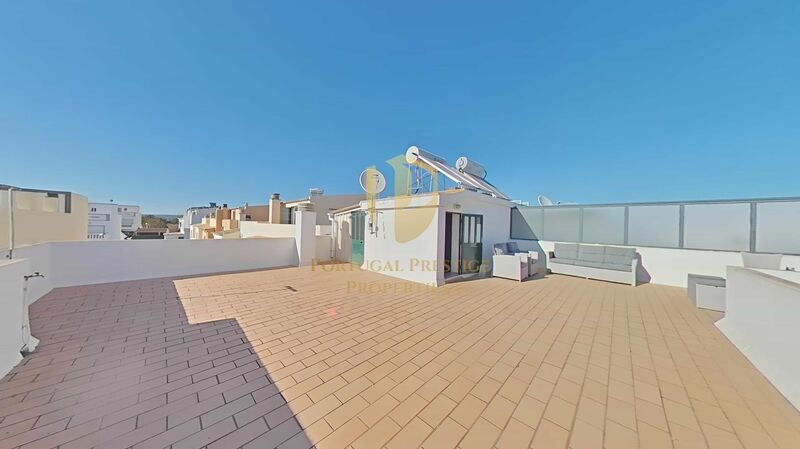 Moradia Moderna V4 Olhão - terraço, vidros duplos, jardim, bbq, painéis solares, chão flutuante, varanda, ar condicionado, isolamento térmico