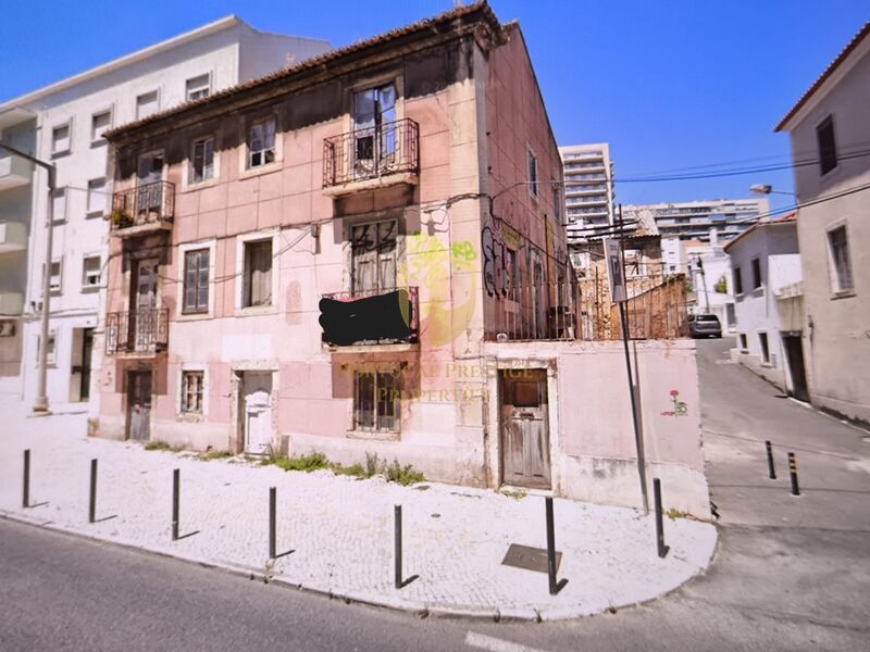 Building Modern Benfica Lisboa - privileged location