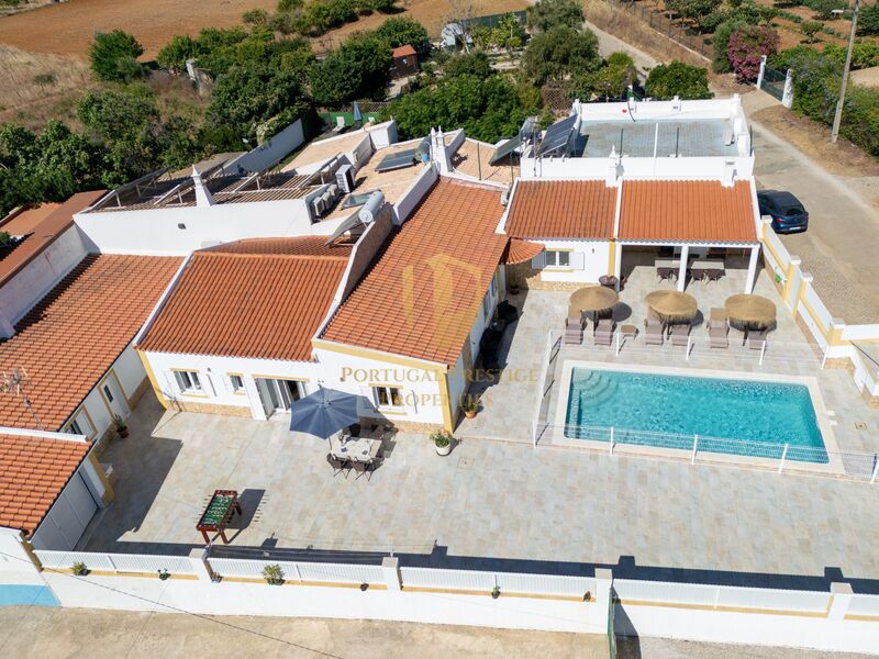 House 3+2 bedrooms Single storey Vila Nova de Cacela Vila Real de Santo António - garage, air conditioning, barbecue, automatic gate, furnished, swimming pool