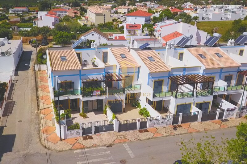 Casa Moderna V5 Vila Nova de Cacela Vila Real de Santo António - equipado, terraços, vidros duplos, varanda, ar condicionado, sótão, painéis solares, piscina, vista mar, bbq