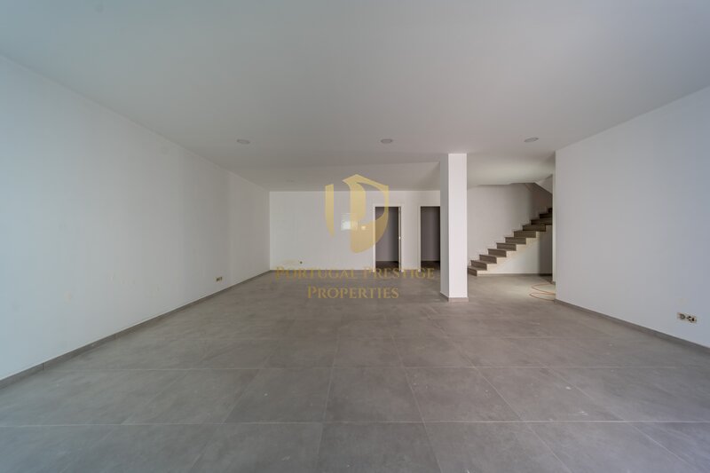 Moradia V3+1 Moderna em construção Montenegro Faro - bbq, ar condicionado, painel solar, excelente localização, varanda, terraço, piscina