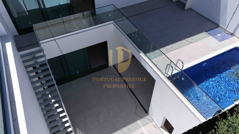 Moradia V3+1 Moderna em construção Montenegro Faro - ar condicionado, bbq, terraço, painel solar, piscina, excelente localização, varanda