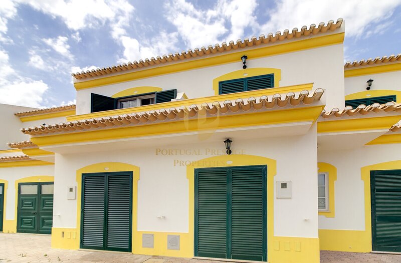 Maison V2 Vila Nova de Cacela Vila Real de Santo António - garage, climatisation, jardin arrière, beaucoup de lumière naturelle, balcon, équipé, barbecue, balcons, copropriété privée, résidence fermée