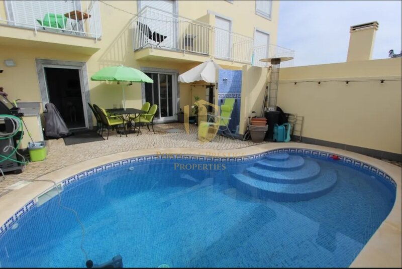 House excellent condition 3 bedrooms Vila Nova de Cacela Vila Real de Santo António - terrace, balconies, sea view, equipped, plenty of natural light, swimming pool, equipped kitchen, solar panel