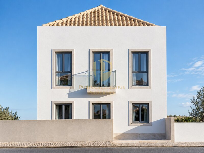 House 4 bedrooms Moncarapacho Olhão - terrace, air conditioning, attic, solar panel, plenty of natural light, sea view, barbecue