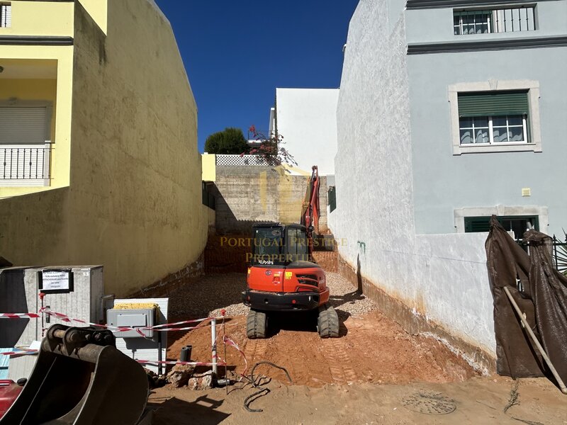 Moradia nova V4 Quelfes Olhão - terraço, vidros duplos, chão radiante, varanda