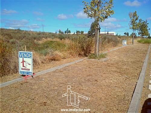 Plot of land with 828sqm Castelo Branco - construction viability