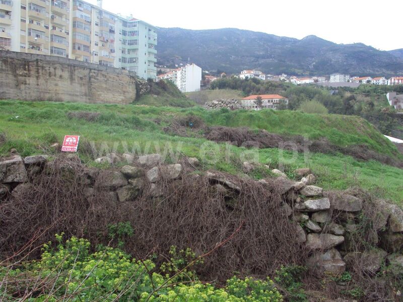 Para venda Terreno Urbano com 4000m2 Covilhã - viabilidade de construção, água