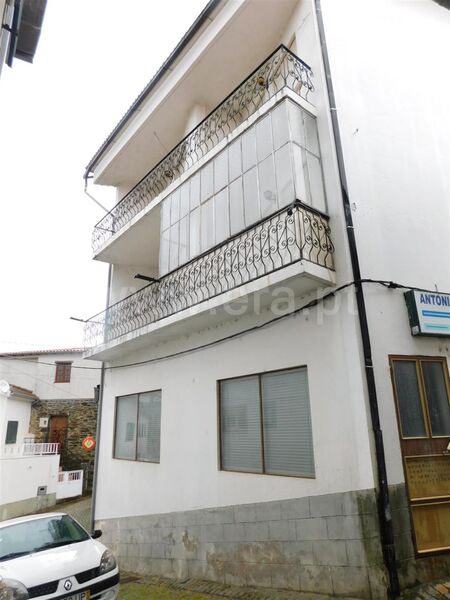 Prédio no centro Barco Covilhã - varanda