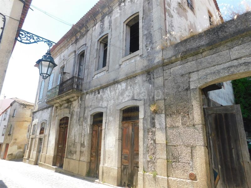 House 3+1 bedrooms Rustic in the center Teixoso Covilhã - gardens