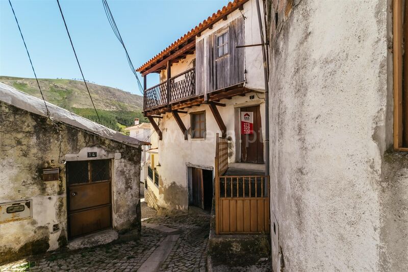 House in the center 2 bedrooms Verdelhos Covilhã - store room, balcony, terrace, barbecue, gardens, fireplace