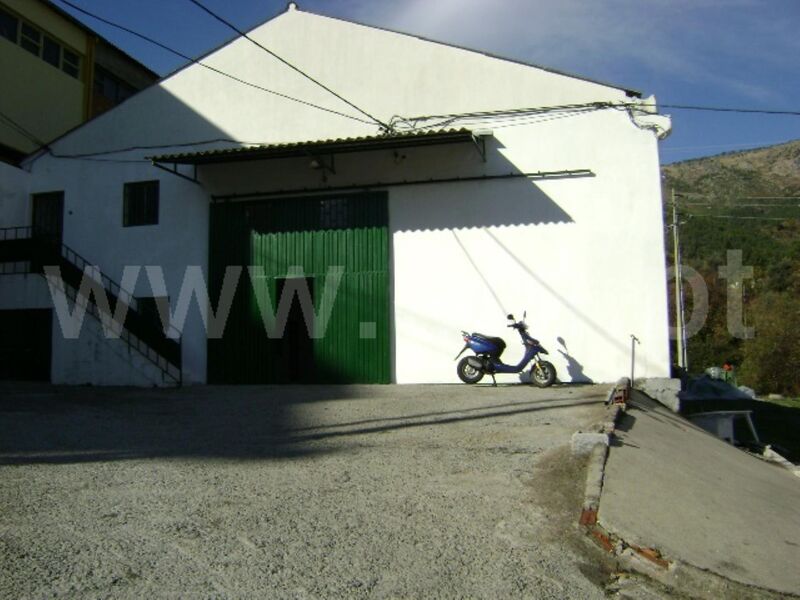 Warehouse Industrial with 634sqm Covilhã - storage room, toilet