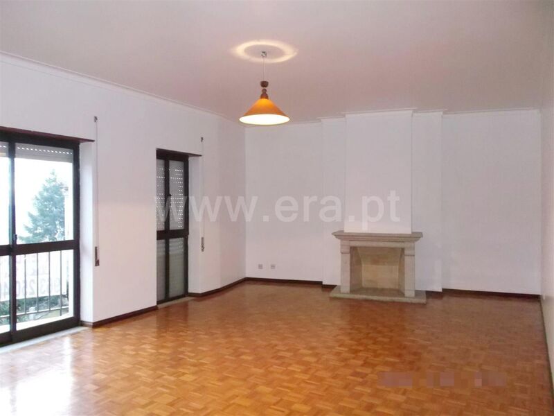 Venda de Apartamento T4 Covilhã - equipado, sótão, lareira, lugar de garagem, mobilado, ar condicionado, varanda, jardins