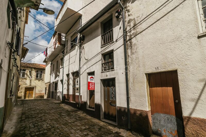 House in the center V2 Teixoso Covilhã - gardens, attic