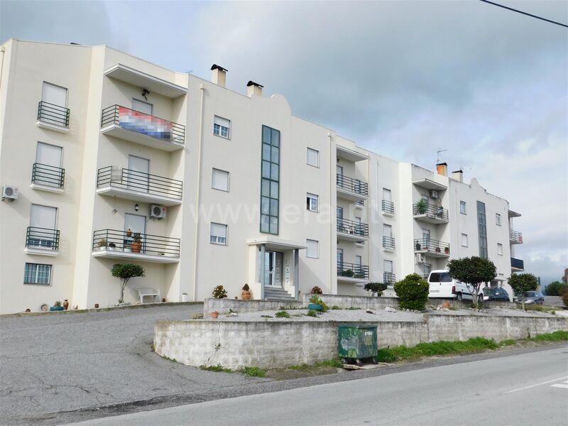 À venda Apartamento T3 Belmonte - lugar de garagem, varandas, jardins, sótão, lareira