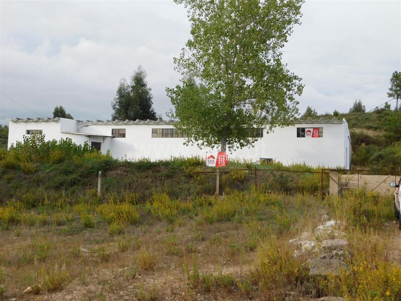 Warehouse with 350sqm Peso Covilhã - reception, toilet, easy access