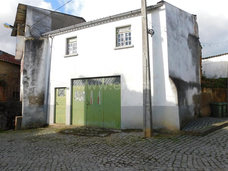 Casa/Vivenda em zona central Coutada Covilhã para vender - garagem