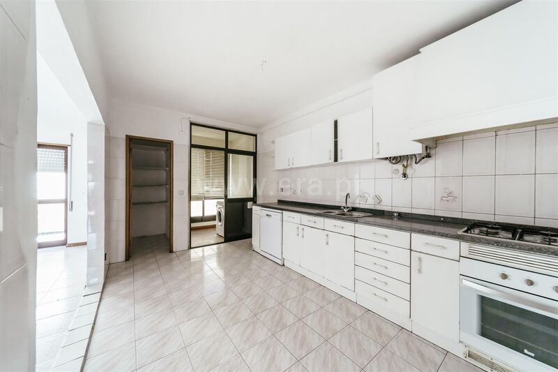 Apartamento T3 Boidobra Covilhã - marquise, jardins, parque infantil, varanda, sótão, arrecadação