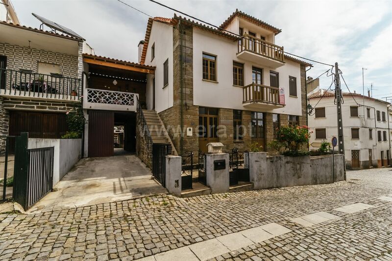 Home V4 Typical Casegas Covilhã - central heating, garage, backyard, attic, swimming pool