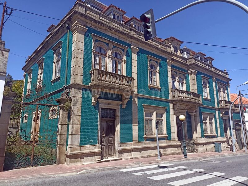 Casa Típica no centro Tortosendo Covilhã - varandas, jardins, garagem