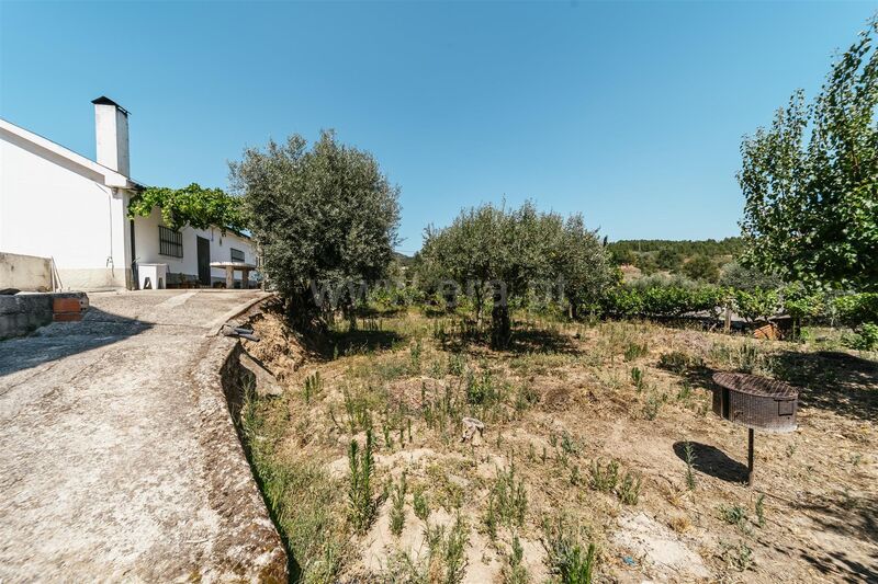 Moradia V3 Teixoso Covilhã - jardins, sótão, lareira, terraço