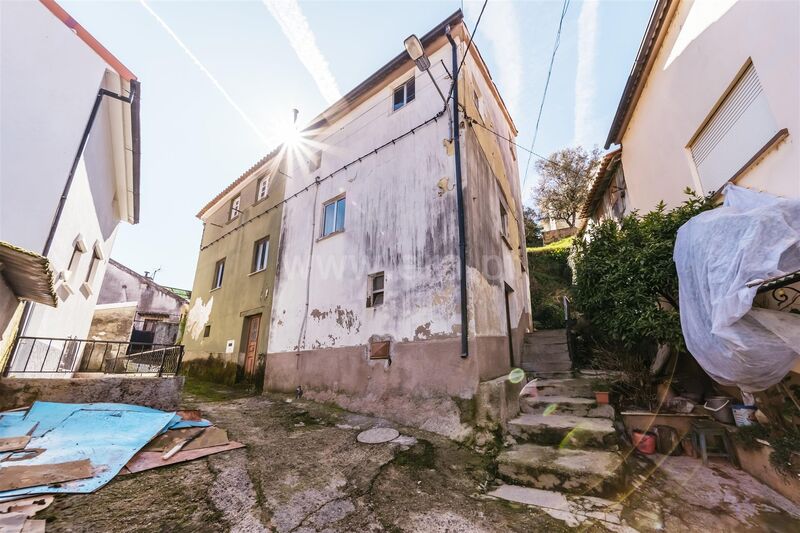 Casa V2 para recuperar Casegas Covilhã - terraço, sótão, jardins