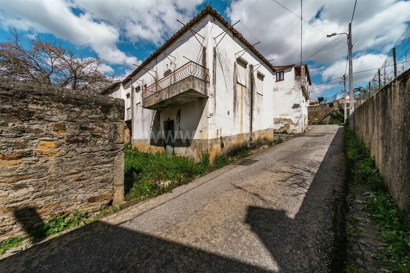 House Typical in the center V3 Vales do Rio Covilhã - garden, heat insulation