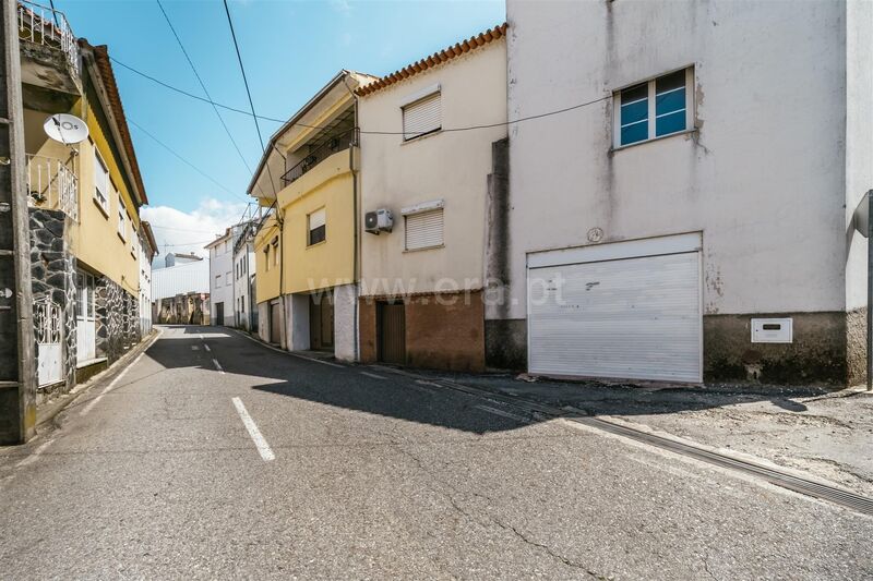 House Typical townhouse V3 Ourondo Covilhã - excellent location, gardens, air conditioning, attic