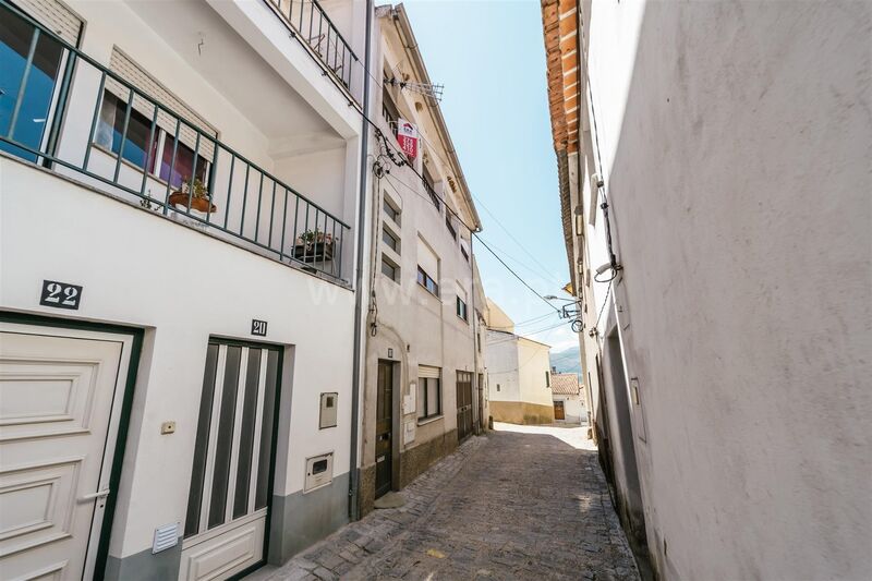 Moradia em banda V3 Ferro Covilhã - varanda, garagem, jardins