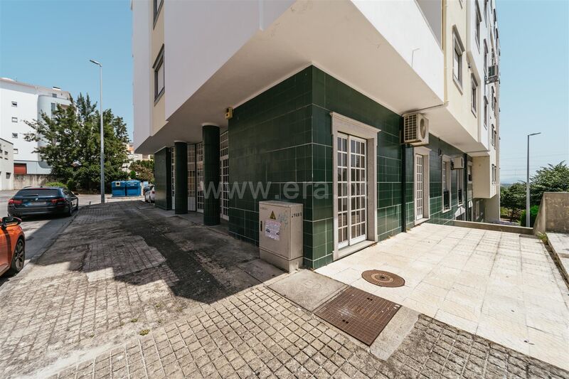 Shop Covilhã - wc, equipped, toilets