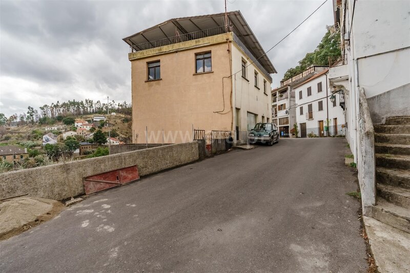 Building Old Sobral de São Miguel Covilhã - yard