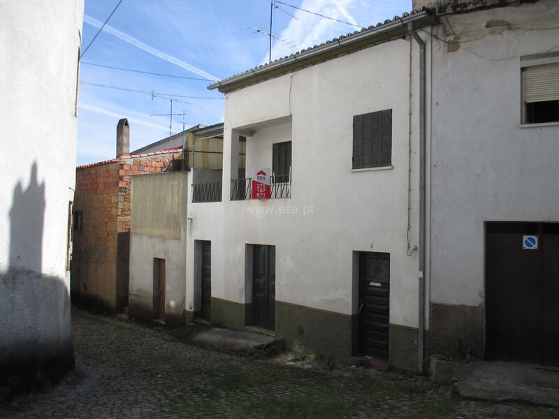 Moradia para recuperar V2 Capinha Fundão - terraço, varanda, lareira
