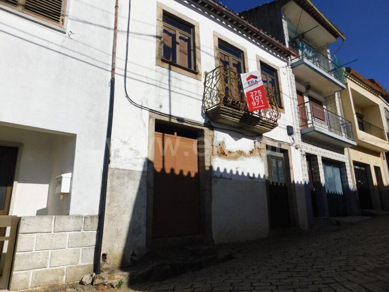 жилой дом для восстановления V3 Souto da Casa Fundão - терраса, чердак