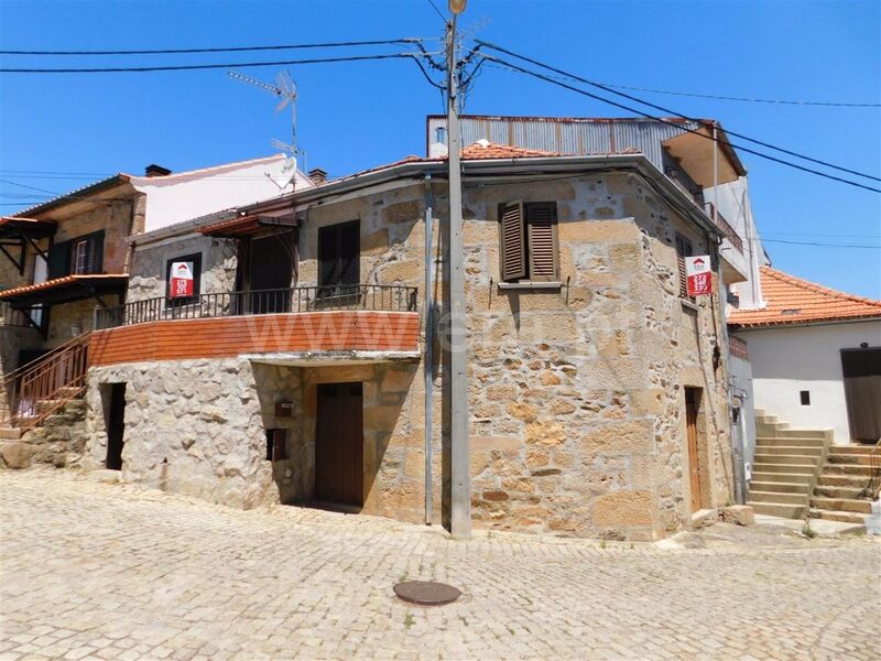 Moradia Remodelada em banda V2 Salgueiro Três Povos Fundão para vender