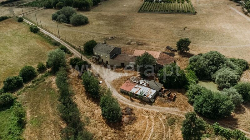 усадьба под восстановление V0 Aldeia de Joanes Fundão - вода, электричество, скважина