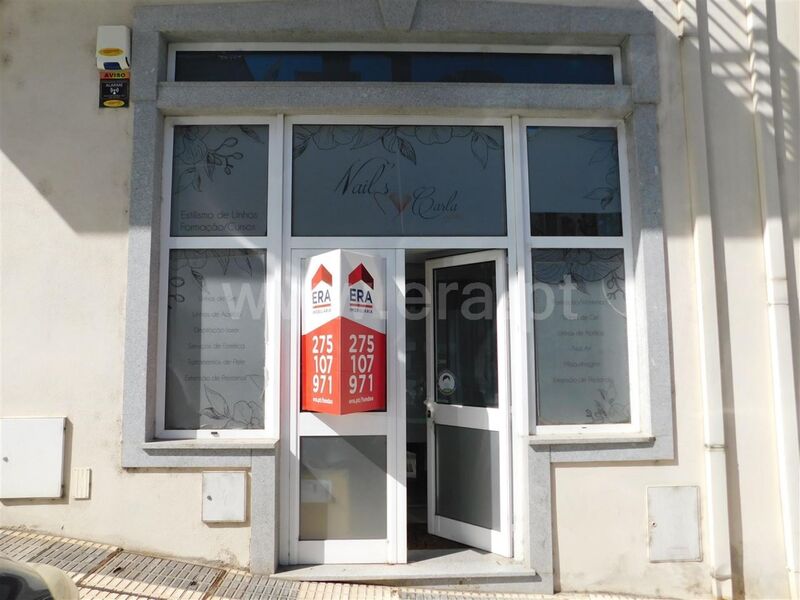 Loja Remodelada Fundão - montra, ar condicionado, alarme