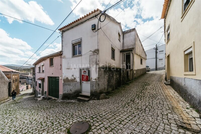 House V2 Castelejo Fundão - attic, fireplace, tiled stove, gardens