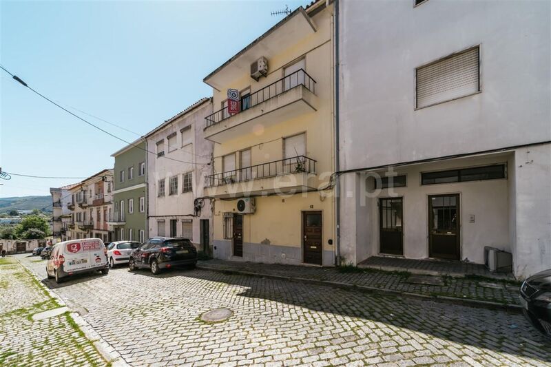 Apartment 2 bedrooms Fundão - air conditioning, gardens, great location, fireplace, attic, balconies, balcony