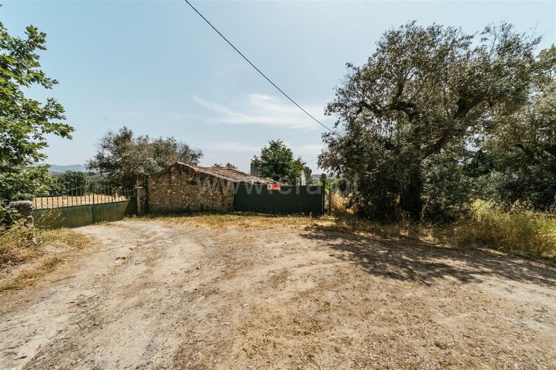 Farm to recover 1 bedrooms Aldeia de Joanes Fundão - irrigated land, well, good access, electricity, water, fruit trees