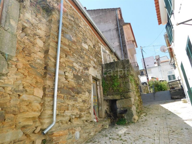 House in the center Penamacor