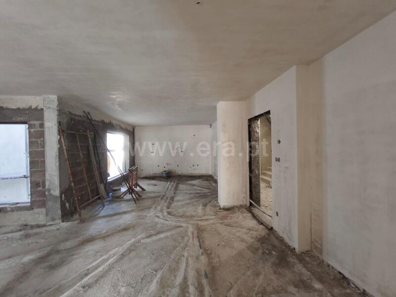 Apartamento T3 novo no centro Fundão - ar condicionado, jardins