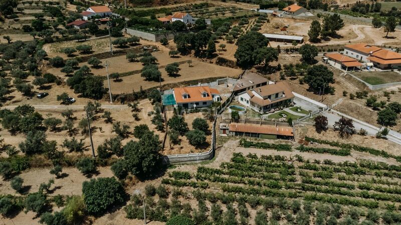 House Isolated V4 Telhado Fundão - central heating, gardens, attic, air conditioning, backyard, fireplace, balcony, garage, garden, automatic gate, barbecue, alarm