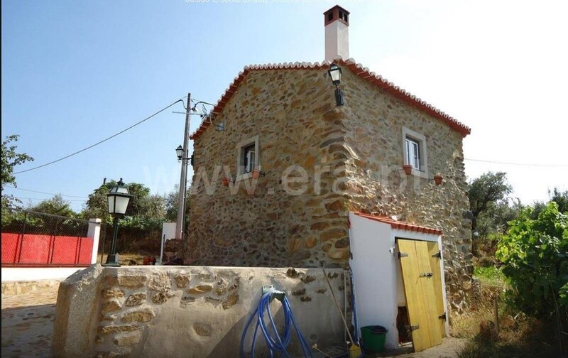 Petite ferme V1 avec maison Souto da Casa Fundão - panneaux solaires, forage, eau, bon accès, panneaux solaires, arbres fruitiers, puits