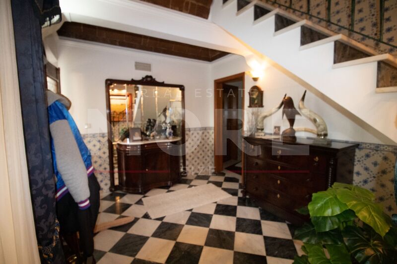 House in good condition 3+2 bedrooms Bairro Senhora da Saúde Évora - garage, fireplace, backyard, balcony, attic