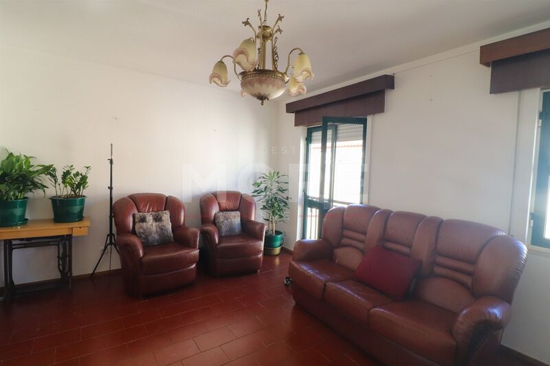 Apartment in the center T3 Redondo - balcony, tiled stove