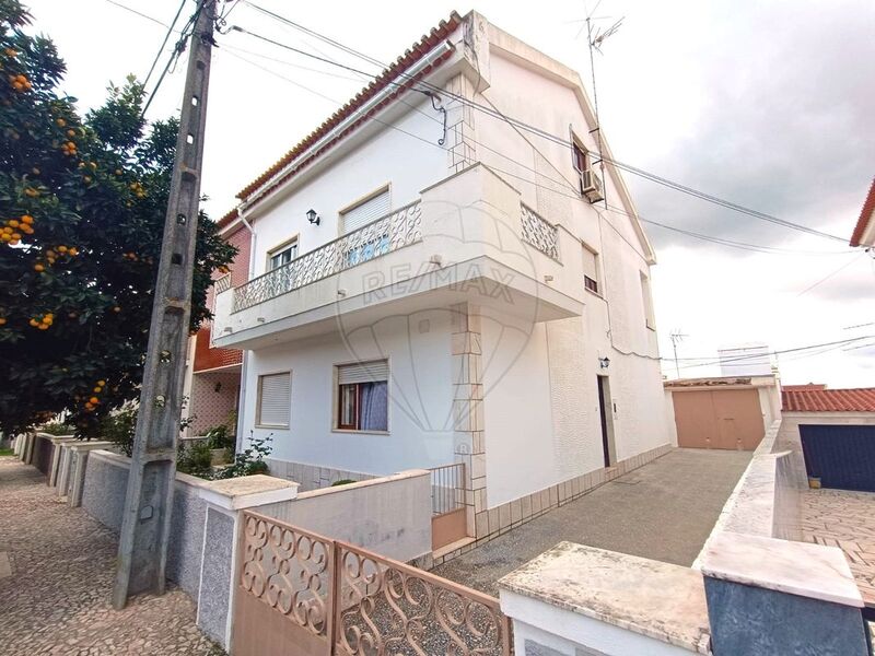 Moradia V4 Estremoz - garagem, arrecadação, sótão, zona calma, quintal