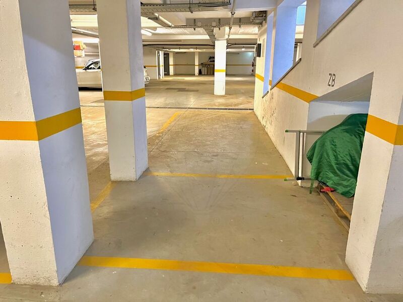 Garagem com 5m2 Évora