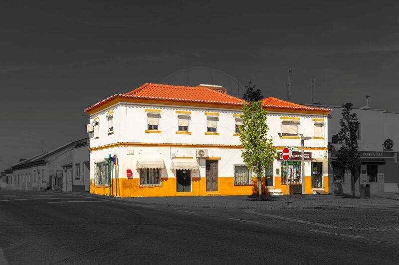 Building Commercial in the center Ponte de Sor - privileged location, easy access